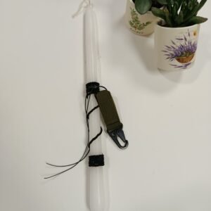 Λαμπάδα λευκή  με μαύρο μπρελόκ